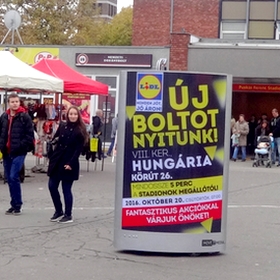 digitális, multimédiás tartalom megjelenítése